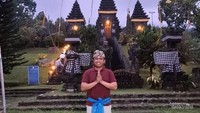 Menuju Utama Mandala, Pura Parahyangan Agung Jagatkarta.