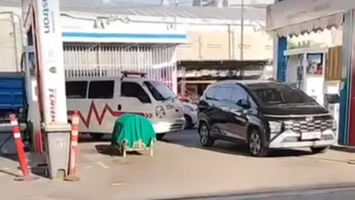 Viral video ambulans tak tak boleh mengisi solar di sebuah SPBU di Kota Semarang, Jawa Tengah. PT Pertamina Patra Niaga beri penjelasan.