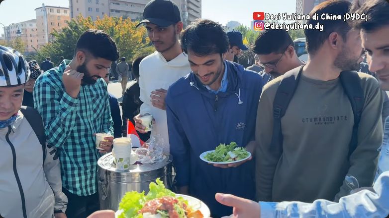 youtuber di china bagikan makanan gratis saat jumat berkah