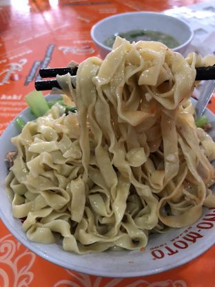 5 Rekomendasi Mie Lebar Topping Bakso Ikan hingga Suikiaw yang Mantul