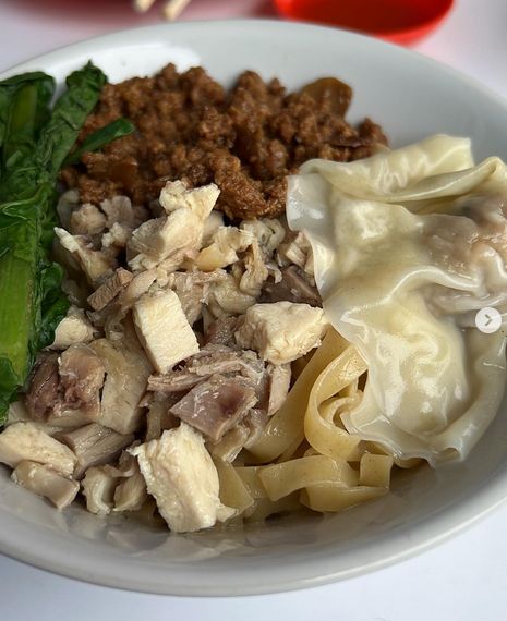 5 Rekomendasi Mie Lebar Topping Bakso Ikan hingga Suikiaw yang Mantul