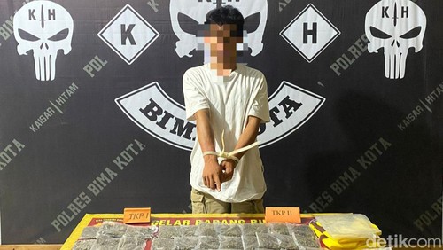 AKD, mahasiswa asal Dompu yang ditangkap polisi karena hendak mengedarkan ganja di Kota Bima, Jumat (11/10/2024) malam.