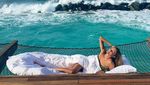 Saat Atlet Terseksi di Dunia, Alica Schmidt Liburan ke Maldives