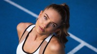 Alica Schmidt dinobatkan menjadi atlet terseksi di dunia oleh majalah Australia Bustes Coverage pada tahun 2017.