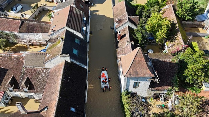 A drone view shows French firefighters evacuating residents by boat from a flooded area in Crecy-la-Chapelle, Seine-et-Marne department, after heavy rain and the passage of the storm Kirk caused flooding over the country, France, October 11, 2024. REUTERS/Antony Paone