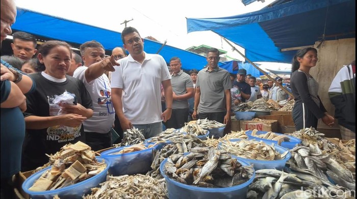 Bobby Nasution saat blusukan di Pusat Pasar Kabanjahe, Kabupaten Karo