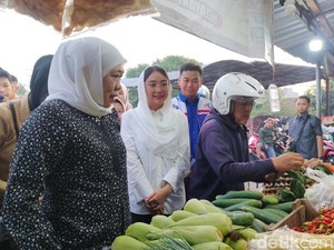 Khofifah Blusukan ke Pasar Templek Blitar Pantau Stabilitas Harga