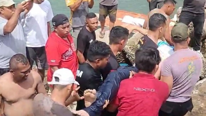 Cagub Maluku Utara Benny Laos jadi korban speedboat terbakar di Pulau Taliabu, Maluku Utara.
