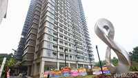 Trans Icon Cibubur merupakan bagian dari Kompleks Transpark selain dari Aurora Tower (sold out), Borealis Tower (sold out), Trans Hotel, dan Trans Studio Mall Cibubur.