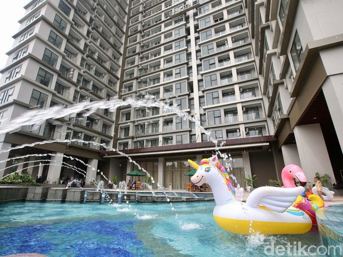 Apartemen Trans Icon di Trans Park Cibubur melakukan serah terima kunci atau handover, Sabtu (12/10). Chairman CT Corp Chairul Tanjung turut hadir.