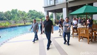 Dia juga menyebut, para penghuni tak perlu khawatir, Chairul Tanjung selaku CEO CT Corp yang juga menaungi unit apartement ini bahkan menempati salah satu unit di apartement tersebut.