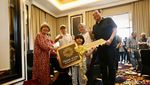 CT Hadiri Serah Terima Unit Apartemen Tower Trans Icon