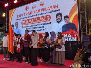Risma Disambati Soal Lapangan Pekerjaan Saat Dialog di Trenggalek