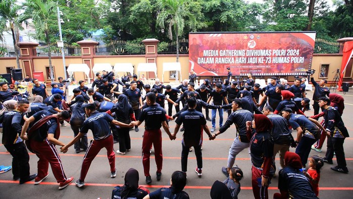 Humas Polri menggelar media gathering yang diikuti puluhan jurnalis media cetak, elektronik dan online.
