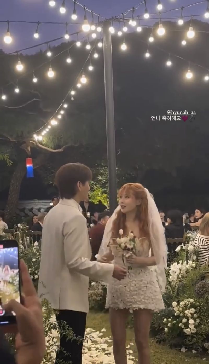 HyunA Nikah dengan Pacar Kontroversial Yong Junhyung, Kenakan Mini Dress HyunA Nikah dengan Pacar Kontroversial Yong Junhyung, Kenakan Mini Dress