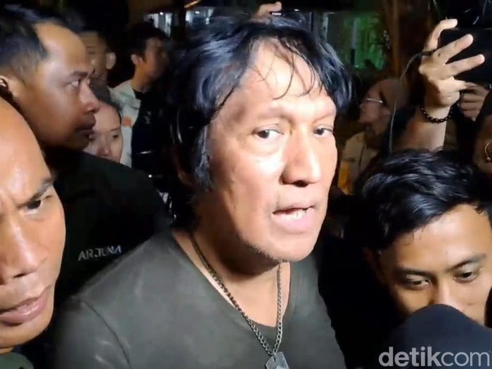 Ikang Fawzi mulai bernyanyi lagi.