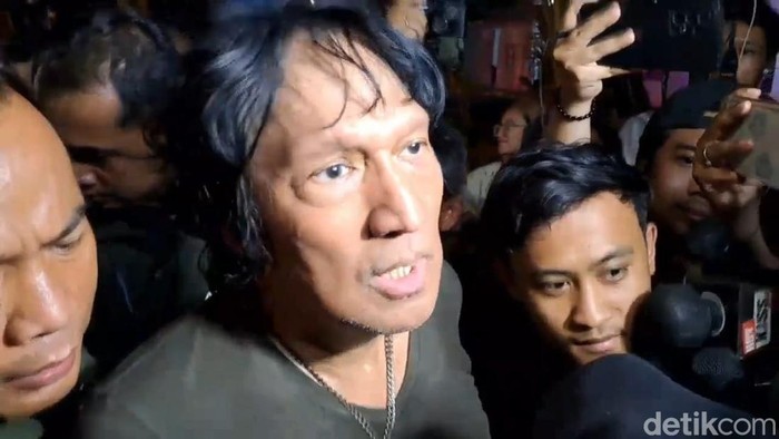 Ikang Fawzi mulai bernyanyi lagi.