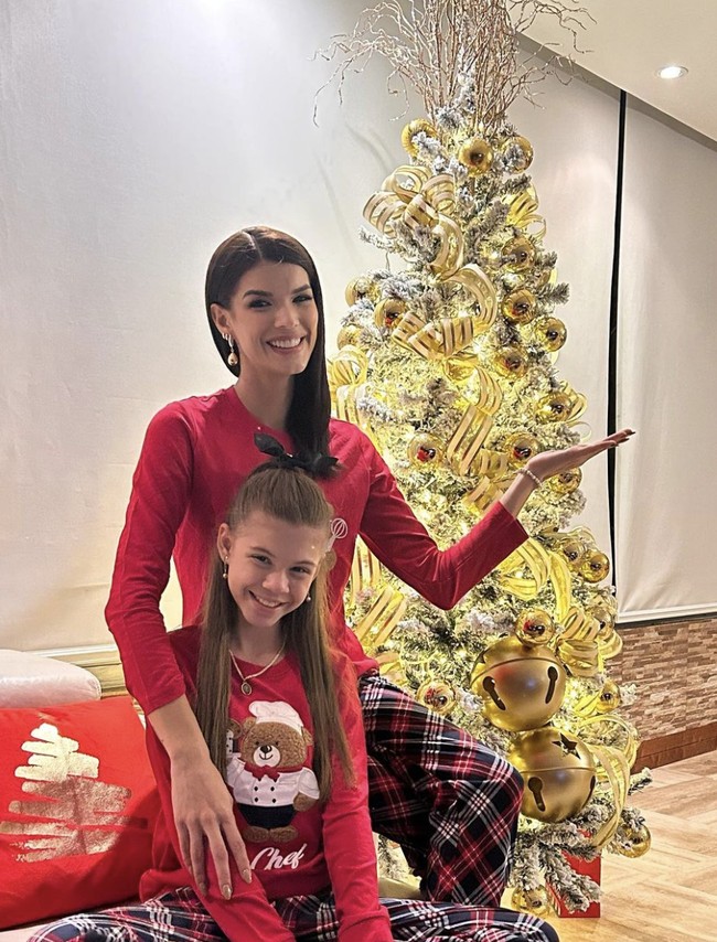 Meskipun menjadi ibu di usia muda, Ileana tidak pernah merasa terbebani. Justru, pengalaman inilah yang membawanya bergabung dengan yayasan yang memberikan edukasi dan dukungan kepada remaja putri yang mengalami kehamilan di luar nikah. Foto: dok. Instagram @ileanamarquezpedroza