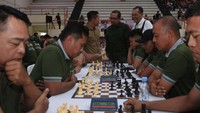 Kegiatan tersebut juga dihadiri Ketua Panitia Turnamen Catur Mayjen TNI Agus Hadi Waluyo, Penasihat Forum Aktivis Nasional (FAN) M. Qodari dan Presiden Komunitas Pencinta Catur Indonesia (KPCI) Hatta Taliwang.