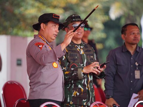 Kapolri Jenderal Listyo Sigit Prabowo mengecek gladi bersih Apel Gelar Pasukan Operasi Mantap Brata dalam rangka Pengamanan Pelantikan Presiden dan Wapres.