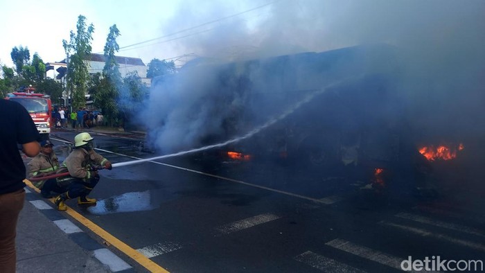 Kebakaran Bus Medali Mas di Lamongan