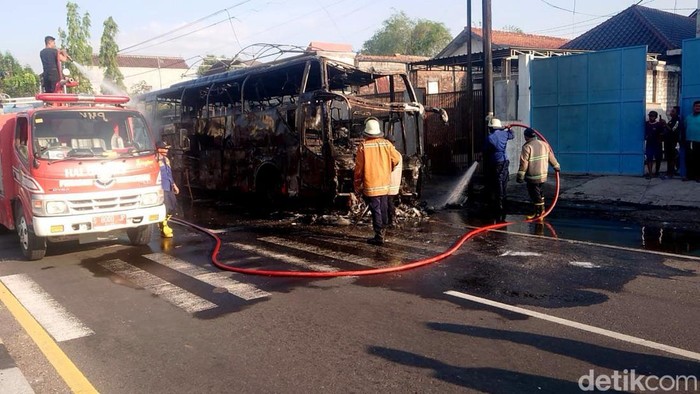 Kebakaran Bus Medali Mas di Lamongan