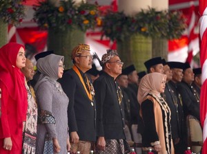 Mensos Terima Penghargaan JBMB Emas dari Pemprov Jatim