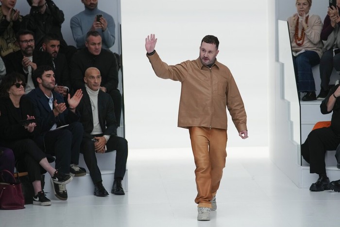 Designer Kim Jones accepts applause at the conclusion of the Fendi Haute Couture Spring-Summer 2023 collection presented in Paris, Thursday, Jan. 26, 2023. (AP Photo/Christophe Ena)