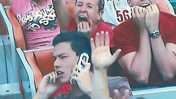 Kayaknya sih lagi disuruh bosnya kasih revisi. Foto: Facebook/I Dont Know. Im Just Sharing (IDKIJS)