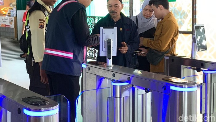 Layanan Face Recognition di Stasiun Lempuyangan Kota Jogja.