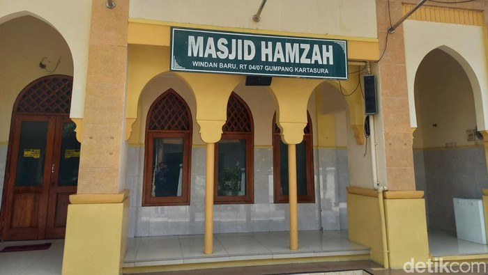 Masjid Hamzah di Dukuh Windan Baru, RT: 04/07, Desa Gumpang, Kecamatan Kartasura, Kabupaten Sukoharjo.