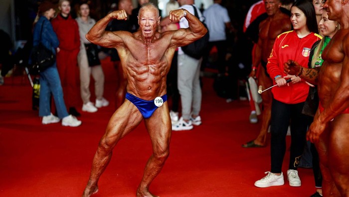 A competitor poses in the backstage during the Arnold Classic Europe bodybuilding event in Las Rozas, Spain, October 11, 2024.REUTERS/Juan Medina     TPX IMAGES OF THE DAY