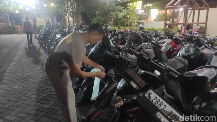 Motor-motor yang diamankan saat balap liar di Sidoarjo.