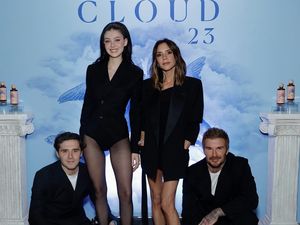 Foto: Nicola Peltz Menantu Beckham Tampil Tanpa Celana, Dikritik Tak Sopan