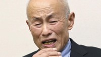 Direktur Perwakilan Nihon Hidankyo, Tomoyuki Mimaki, mengaku tak percaya dengan penghargaan ini. Mamaki bahkan berbicara dalam konferensi pers itu sambil menahan air mata dan mencubit pipinya. Kyodo/via REUTERS