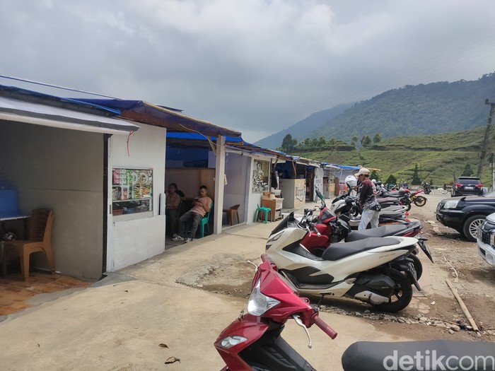 Pedagang kembali berjualan di kawasan Warpat