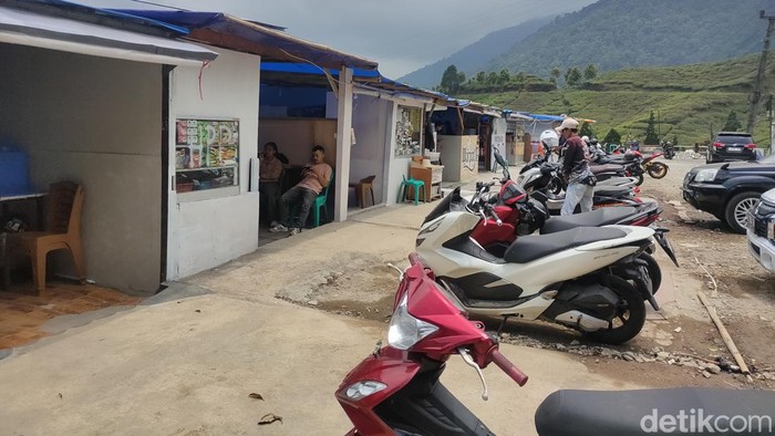 Pedagang kembali berjualan di kawasan Warpat