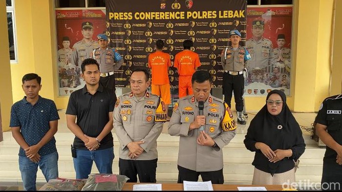 Polres Lebak, Banten, menetapkan dua orang pendemo sebagai tersangka demo tolak Juwita sebagai Ketua DPRD 2024-2029. (Fathul Rizkoh/detikcom)