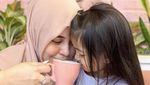 Potret Risty Tagor Kunjungi Pabrik Air Zam Zam hingga Ngopi di Kafe