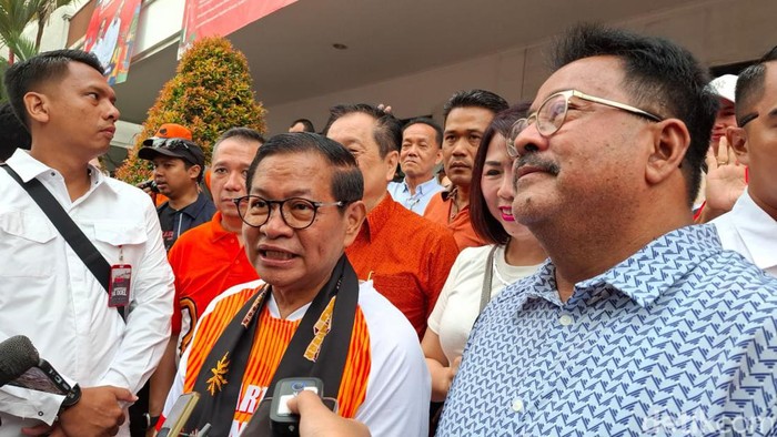 Pramono-Rano temui warga di Sunter, Jakarta Utara.