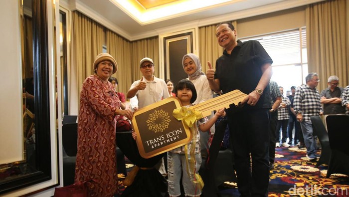 Prosesi serah terima Apartemen Tower Trans Icon di Cibubur.