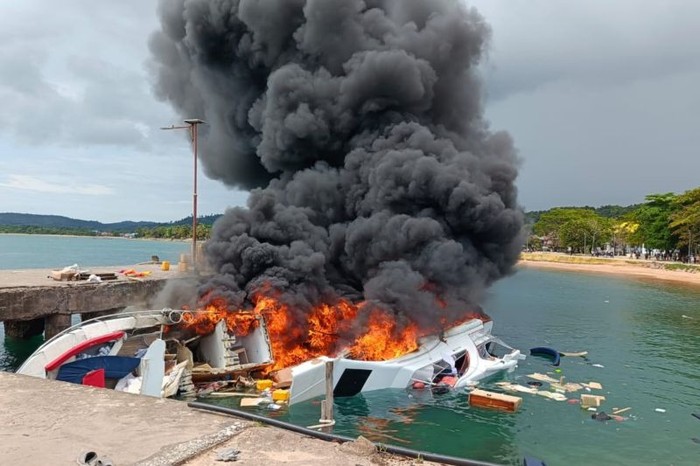Speedboat yang ditumpangi cagub-cawagub Maluku Utara Benny Laos-Sabrin Sehe meledak.