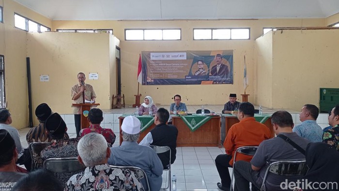 Suasana diskusi terfokus program Desa Cemara sebagai upaya pemberantasan kemiskinan dari tingkat desa dan kelurahan.