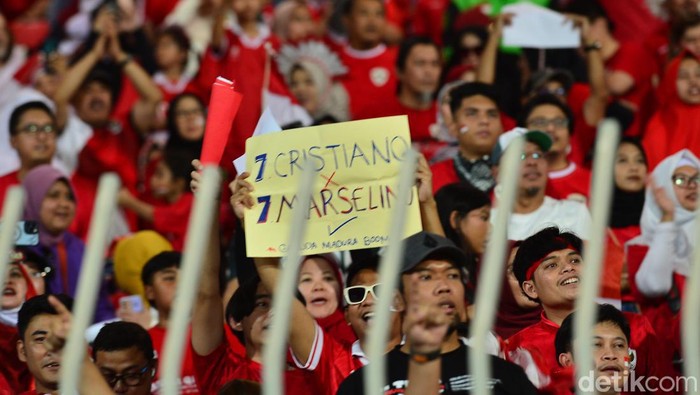 Suporter Timnas Indonesia di Bahrain