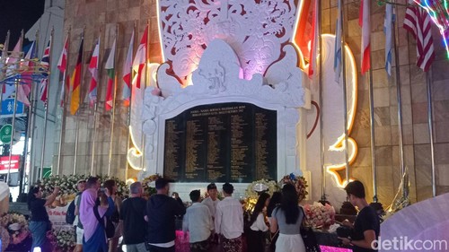 Tampilan areal Ground Zero saat malam hari setelah tiga bulan dipugar, Sabtu (12/10/2024). (Aryo Mahendro/detikBali).