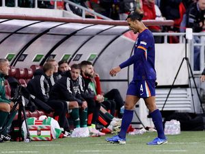 Koeman Soroti Kartu Merah untuk Van Dijk