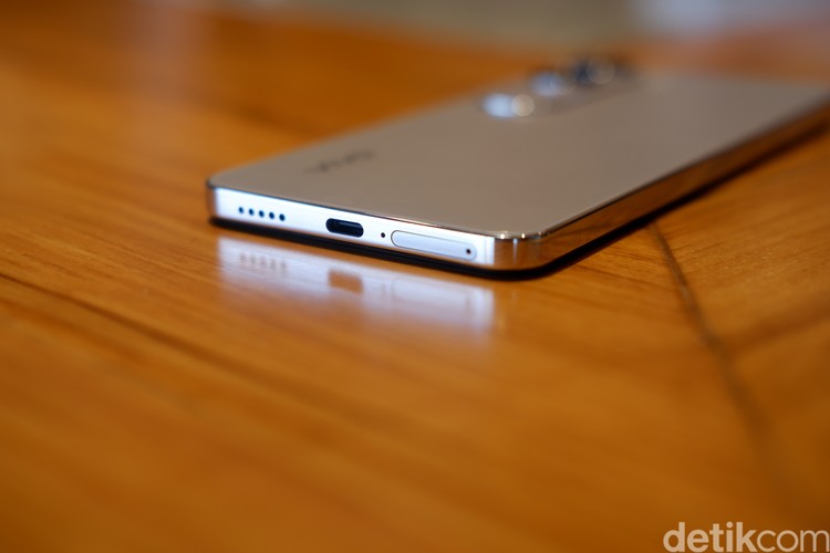 Vivo V40 Lite