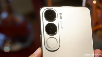V40 Lite 5G berukuran 50 MP menggunakan sensor Sony IMX882 yang dijanjikan dapat menangkap detail dengan tajam dan jernih, dipadukan dengan lensa ultra-wide 8 MP. Foto: Adi Fida Rahman/detikINET