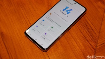 HP ini menjalankan Funtouch OS 14 berbasis Android 14. Foto: Adi Fida Rahman/detikINET