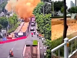 Viral Mobil-mobil di China Tertutup Kotoran Manusia akibat Ledakan Pipa